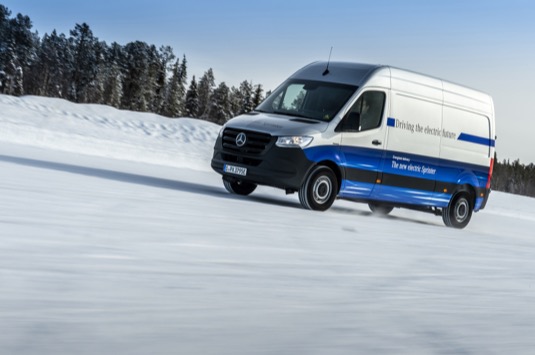 auto elektrická dodávka elektromobil Mercedes-Benz eSprinter