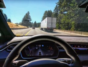 auto elektromobil Tesla Autopilot robotické autonomní řízení
