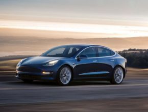 auto elektromobil Tesla Model 3 nejlevnější verze 35 000