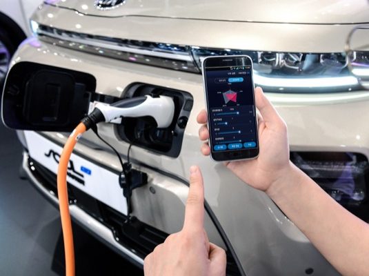 Díky technologii může řidič prostřednictvím svého chytrého telefonu uzpůsobovat sedm klíčových výkonových parametrů
