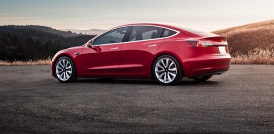 auto elektromobil Tesla Model 3