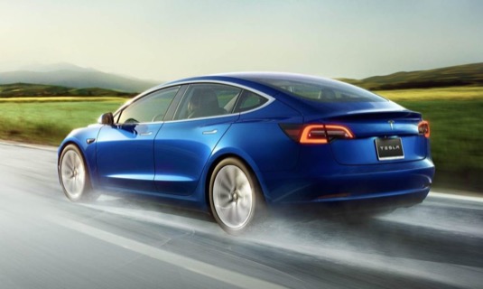auto Tesla Model 3 elektromobil