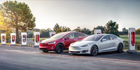 Tesla chystá pro své elektromobily Model S a Model X výrazné změny. Pomohou zvýšit zájem o tyto vozy?