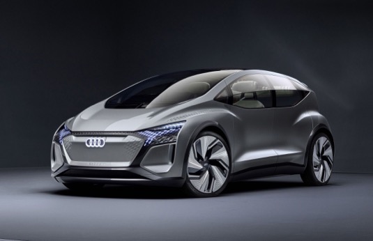 Audi AI:ME je vize autonomního městského automobilu budoucnosti. Jde o útočiště pro období dopravní špičky s výbavou high-tech.