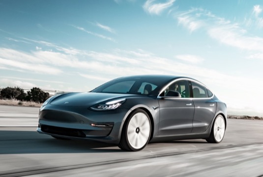 auto elektromobil Tesla Model 3