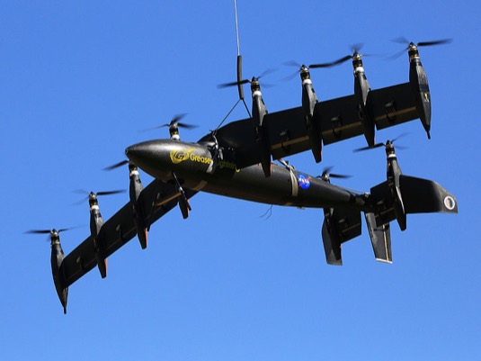NASA GL-10 Greased Lightning. Model stroje z kategorie malých intenzivně vyvíjených letadel s kolmým vzletem a přistáním. Specifikem činnosti lidí z NASA je vynález distribuovaného pohonu. Ten se skládá z mnoha menších vrtulí eventuálně ventilátorů napájených akumulátorem. Nicméně primárním zdrojem energie bude na palubě umístěný diesel-elektrický agregát. Takovýto přístup je pořád environmentálně šetrnější než přímé zapojení spalovacího motoru.