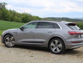auto elektromobil Audi e-tron