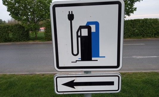 auto značka nabíjecí stanice