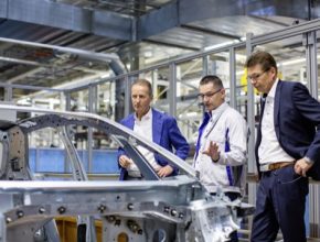 Transformace výrobního závodu Cvikov na výrobu výhradně elektromobilů probíhá podle časového harmonogramu