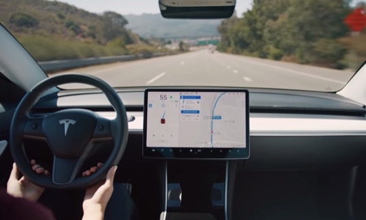 auto elektromobily Tesla Autopilot robotické řízení autonomní