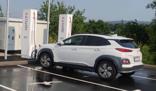 Hyundai Kona Electric u nabíjecí stanice Ionity Ilirska Bistrica