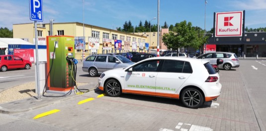 auto elektromobily rychlonabíjecí stanice Kaufland Blansko ČEZ