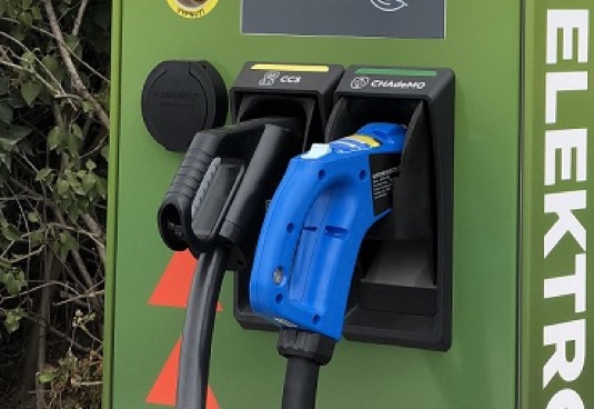 auto elektromobily nabíjecí stanice konektory