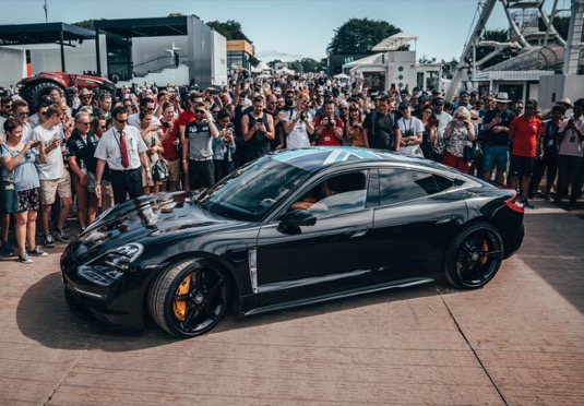 auto elektromobil Porsche Taycan