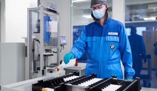 Výroba bateriových článků v továrně BMW