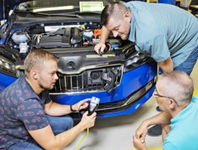 Cílená školení na téma elektromobilita probíhají od roku 2016. Speciální program Škoda Akademie absolvovalo už zhruba 12 000 zaměstnanců.