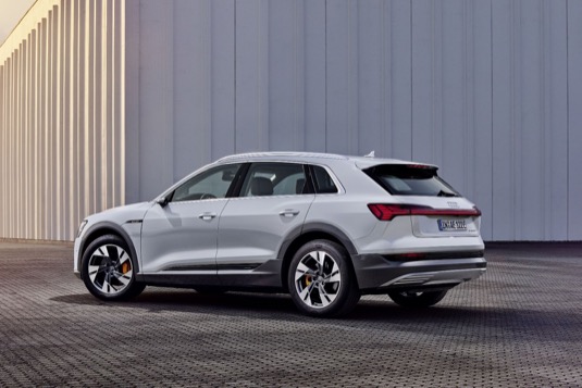 auto elektromobil Audi e-tron 50 quattro