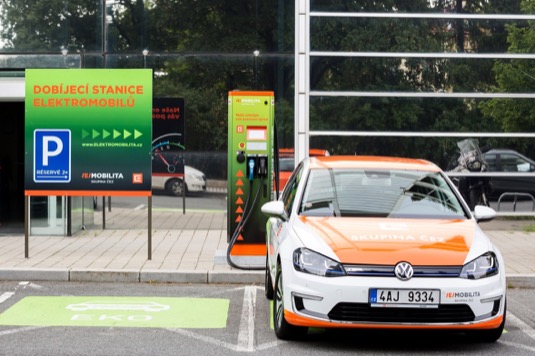 nabíjecí stanice pro elektromobily ČEZ, Volkswagen e-Golf