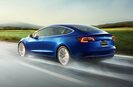 auto elektromobil Tesla Model 3