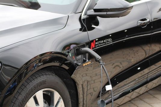 Elektromobily jsou i u českých řidičů čím dál tím oblíbenější
