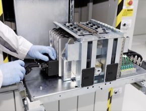 V odborném centru koncernu Volkswagen v Salzgitteru byla spuštěna zkušební linka pro akumulátorové články