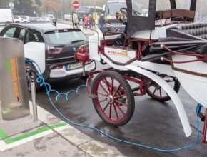 E-fiakr bude v centru Vídně k vidění i v dalších týdnech a Wien Energie jej také chce využívat při akcích pro veřejnost.