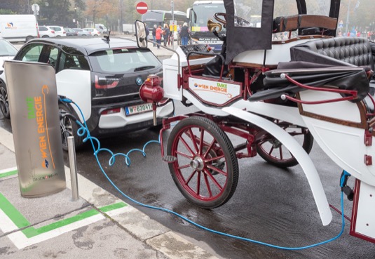 E-fiakr bude v centru Vídně k vidění i v dalších týdnech a Wien Energie jej také chce využívat při akcích pro veřejnost.