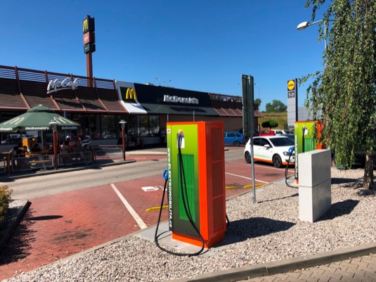 auto elektromobily nabíjecí stanice ČEZ McDonalds Karlovy Vary