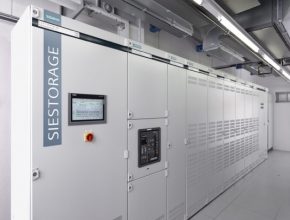 Bateriový úložný systém Siestorage společnosti Siemens.