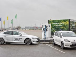 Nabíjecí stanice Chakratec využívá princip setrvačníku, obejde se bez chemických bateriových článků. Kinetic Power Booster díky této technologii umožňuje v Praze dobíjet elektromobily dvojnásobným výkonem ve srovnání s dostupnou kapacitou sítě.