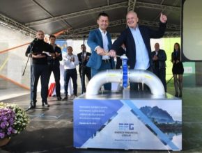 ECR Rapotín jako první odpadová bioplynová stanice vtláčí plyn přímo do plynárenské distribuční soustavy spravované společností GasNet. Celková investice projektu byla 45 mil. Kč.