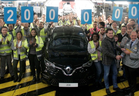 Renault hlásí 200 000 vyrobených elektromobilů Zoe