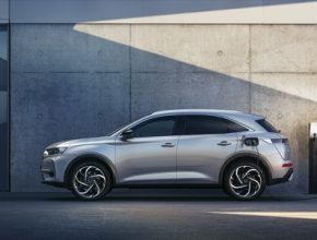 auto plug-in hybrid DS 7 CROSSBACK E-TENSE 4x4 začíná na 1 395 000 Kč