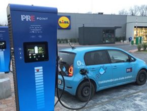 Dobíjecí park zahrnuje dvě rychlé dobíjecí stanice HyperCharger o výkonu 75kW, umožňující dobíjet vozidla se standardem CCS2, CHAdeMO a Mennekes-Type 2.