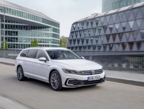auto Nový plug-in hybrid Volkswagen Passat GTE Variant ujede až 56 km jen na elektřinu.