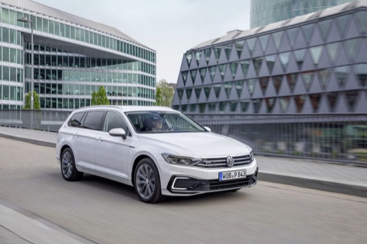 auto Nový plug-in hybrid Volkswagen Passat GTE Variant ujede až 56 km jen na elektřinu.