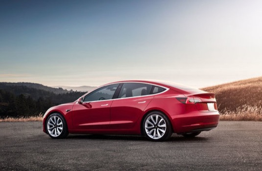 auto elektromobil Tesla Model 3
