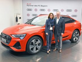 Audi a FC Bayern Mnichov kráčí do budoucnosti společně. Obě prémiové značky tvoří od roku 2002 silný tým a nyní své partnerství prodloužily až do roku 2029 a rozšířily jeho záběr.
