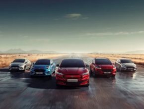 Celý automobilový průmysl se významně mění – a modrý ovál je připraven udávat v tomto procesu směr. Ke konci roku 2020 bude mít v nabídce čtrnáct elektrifikovaných modelů a počítá také s elektrifikací všech nových vozů, které bude uvádět na trh v budoucnu.