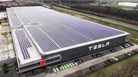 auto továrna Tesla Tillburg Nizozemsko