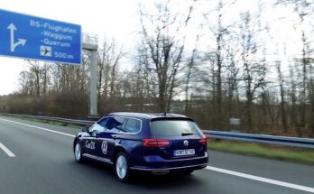 Na úseku, provozovaném Německým centrem pro letectví a kosmonautiku (DLR), je kamerami anonymizovaně zaznamenávána jízda různých účastníků silniční dopravy. Volkswagen očekává, že úsek financovaný spolkovou zemí Dolní Sasko a centrem DLR přinese nové poznatky pro autonomní jízdu. foto: Volkswagen
