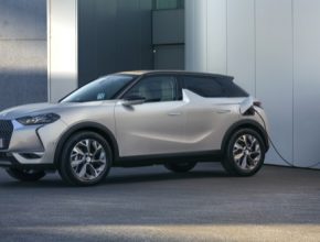 Bezemisní čistý elektromobil s dojezdem 320 km. To je novinka DS 3 CROSSBACK E-TENSE.