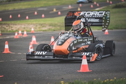 Týmy Formula Student z ČVUT budou mít premiéru na okruhu Formule 1 Yas Marina v Abú Dhabí