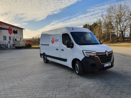 Elektrická dodávka Renault Master Z.E. poskytuje větší přepravní kapacitu a kurýrům by měla pomoci s doručováním v náročnějším dopravním provozu.