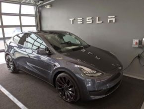 auto elektromobil Tesla Model Y