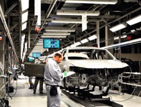 auto automobilový průmysl továrna výroba
