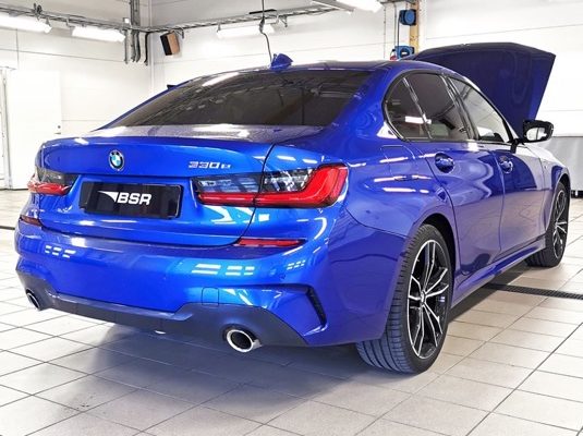 auto BMW 330e plug-in hybrid