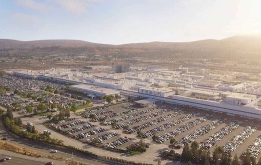 auto továrna Tesla Fremont výroby elektromobilů Tesla Model 3