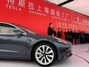 auto elektromobil Tesla Model 3 výroba Čína Šanghaj