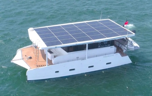 solární elektrická loď elektrokoloď typu Aquanima 40 Solar Eclipse